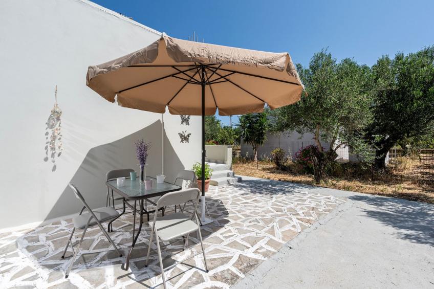 in einem Olivenhain in Strandnähe - foto 24