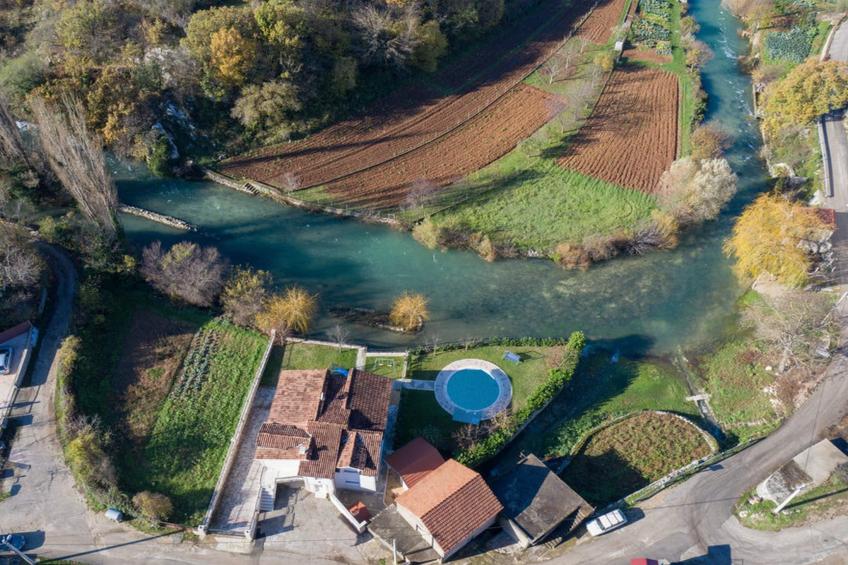Serene Villa with Pool, BBQ, and Authentic Tavern Surrounded by Nature - Five Bedroom Holiday Home - foto 23