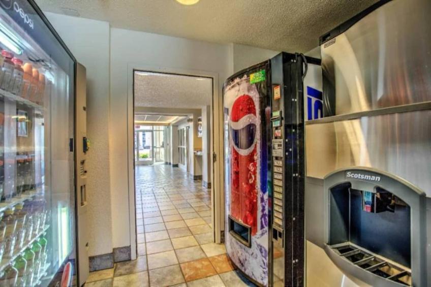 2 Queen Beds  Non-Smoking Mini Fridge - foto 32