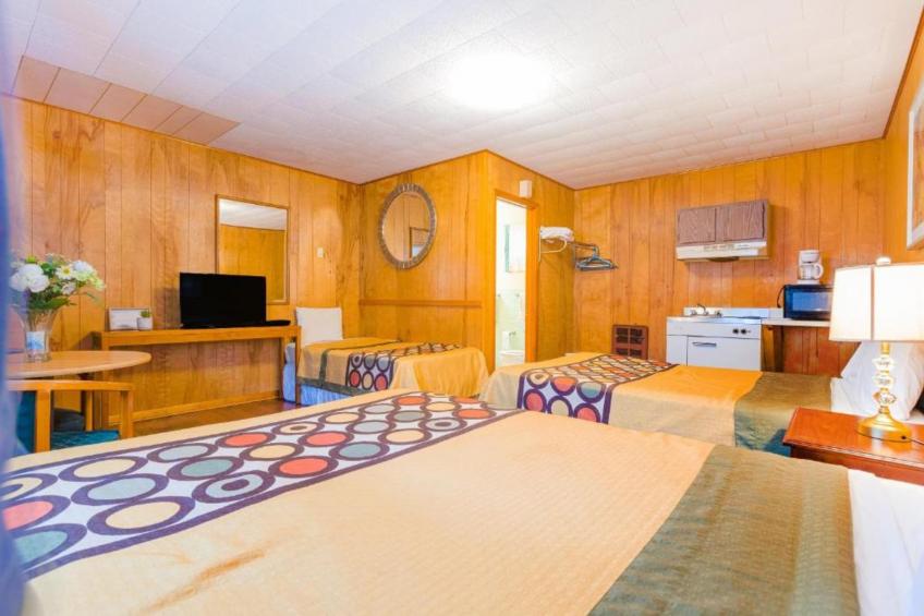 Family room with Kitchenette 2 Queen Bed with Pullout Bed - foto 9