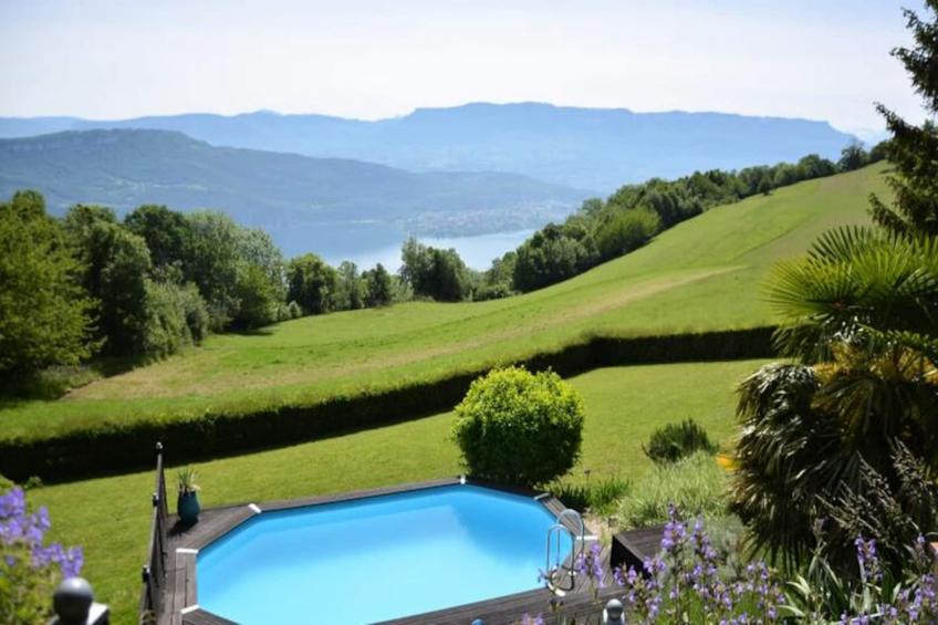 Le Petit Belvédère: Chalet Avec Piscine & Vue Lac