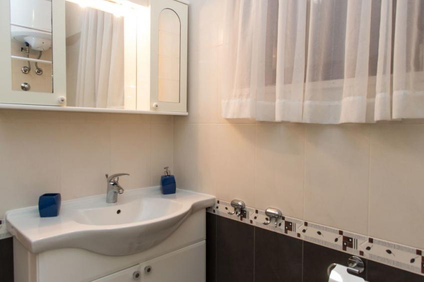 Strandnahe Ferienwohnung Jure mit großer Terrasse - foto 15