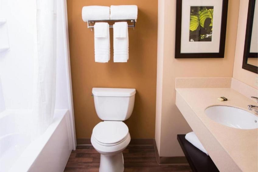 1 Queen Bed  Non-Smoking Kitchen - foto 17