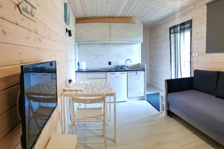 Gemütliches Ferienhaus in Gmina Stegna mit Terrasse, Grill und Garten