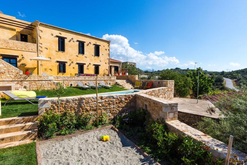 Freistehendes Ferienhaus mit großem Pool - foto 9