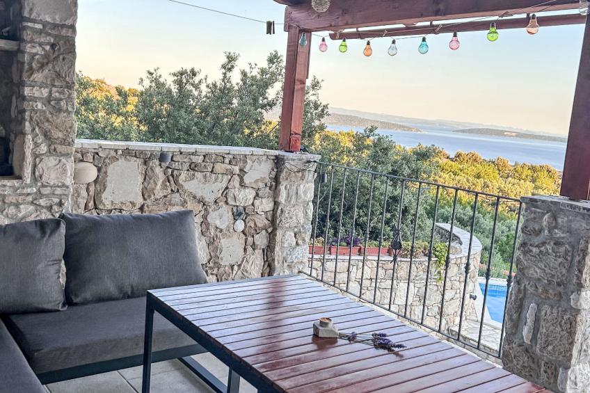in Kaštel Lukšić mit großer Terrasse und Bergblick - foto 16