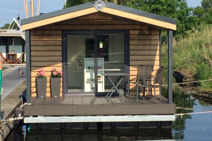 Hausboot KHT 1 Lacet mit Elektrokamin im Salon, 1 Schlafraum, Küche, Duschbad m