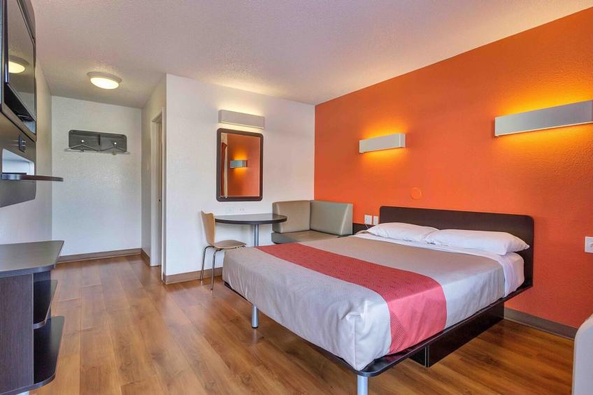 1 Queen Bed  Non-Smoking Mini Fridge - foto 13