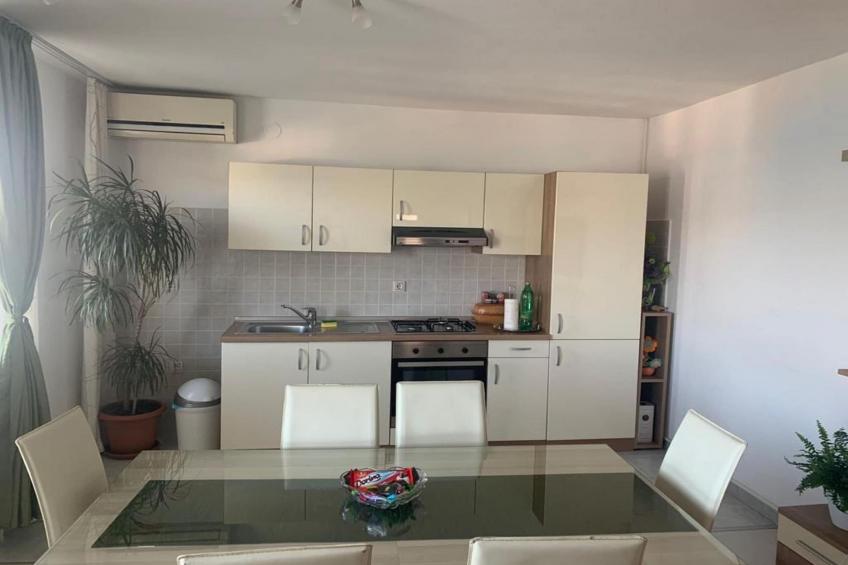 Mastrinka Bright Apartment with Free Parking and Modern Amenities - Two Bedroom Apartment - foto 2