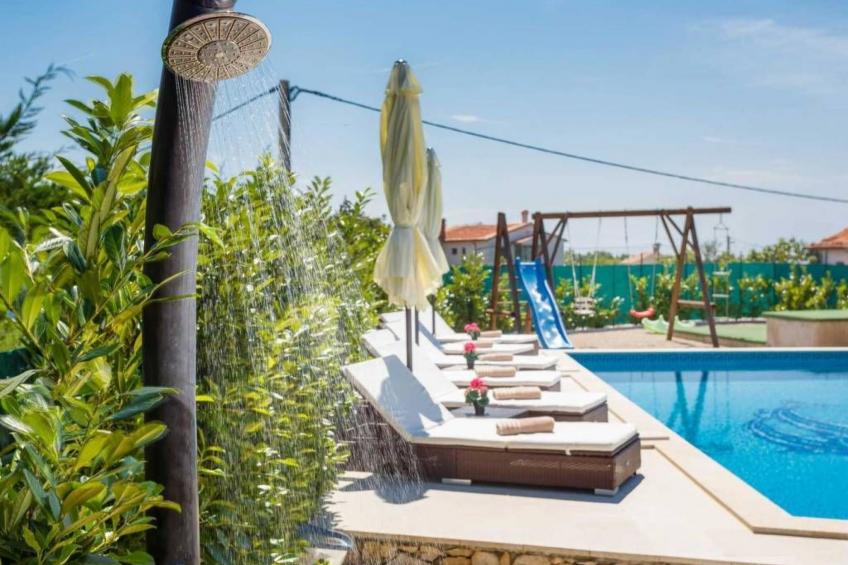 Villa Kamenica  im mediterranen Stil mit Innen- und Außenpool - foto 11