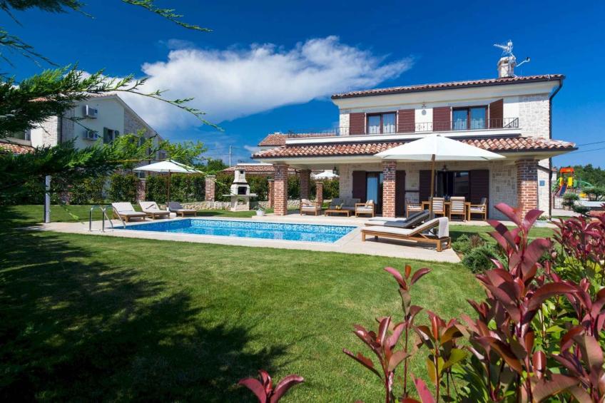Villa met airco en buitenzwembad - BF-BNN7G