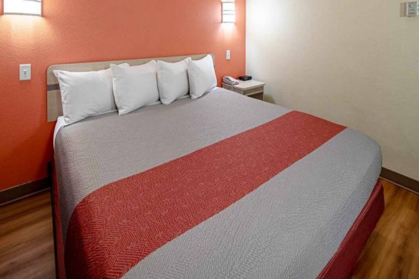 1 King Bed  Non-Smoking - foto 13