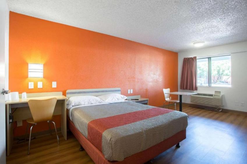 1 Queen Bed  Smoking - foto 12