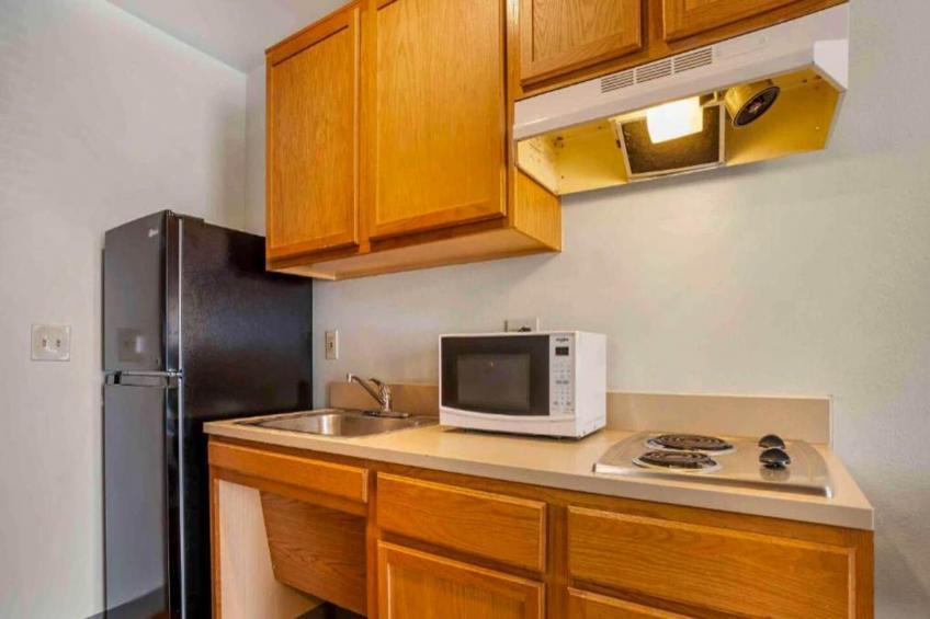 1 Full Bed | ADA\/Tub\/Non-Smoking\/Kitchen - foto 10