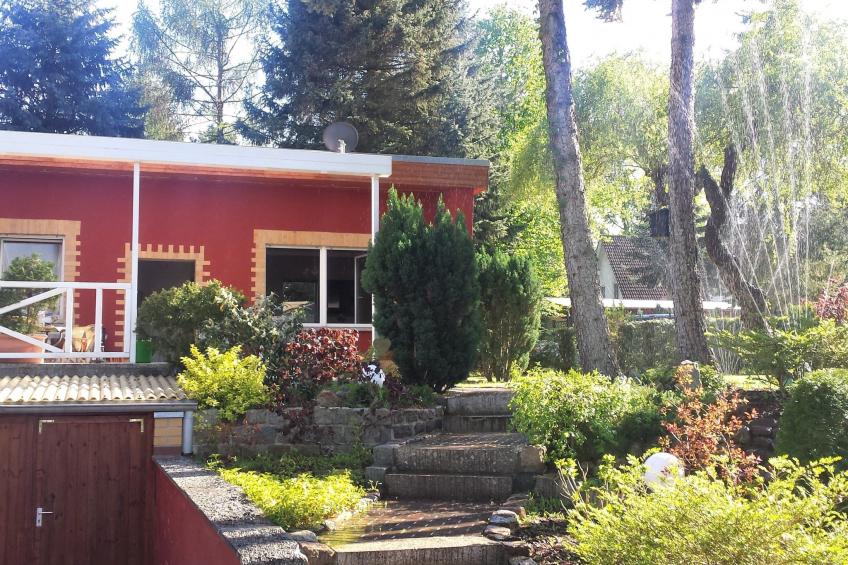 mit Garten, Grill und Terrasse