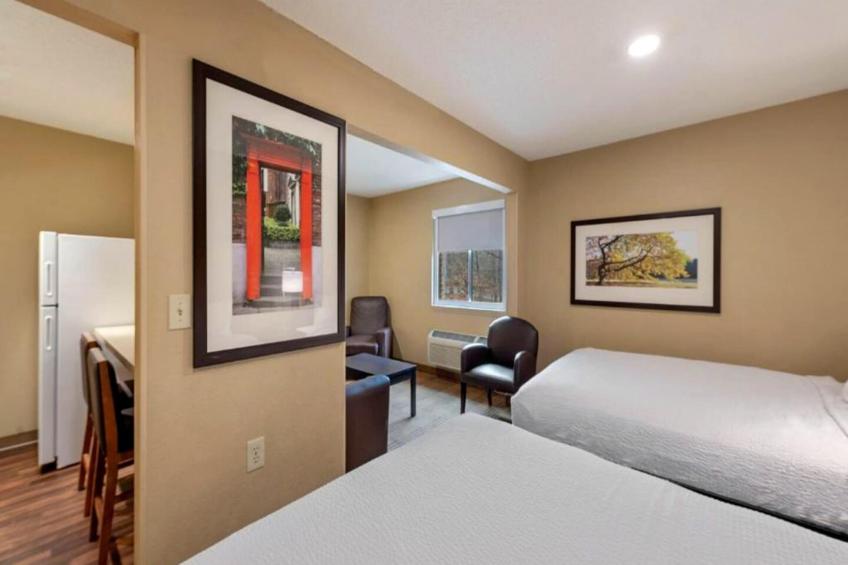 2 Queen Beds | Non-Smoking, Micfridge - foto 17