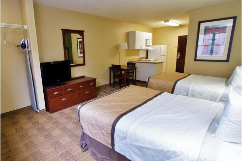 1 King Bed  Non-Smoking Kitchen Shower - foto 26