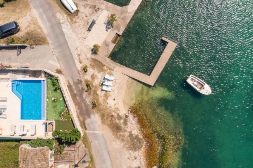 Beachfront Apartment house Hon with pool - foto 38