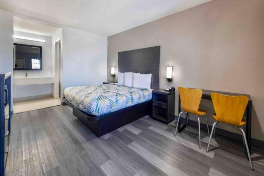 1 King Bed  Non-Smoking - foto 14