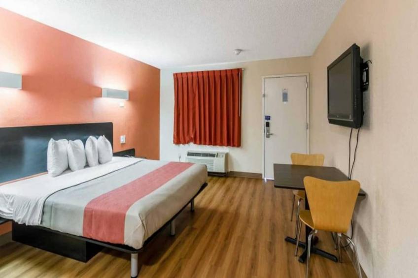 1 King Bed  Non-Smoking - foto 17
