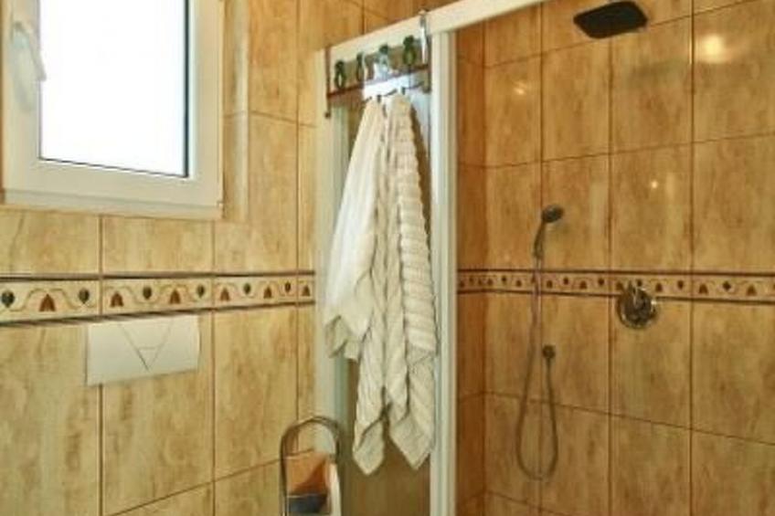 mit Pool, Terrasse und Parkplatz - foto 20