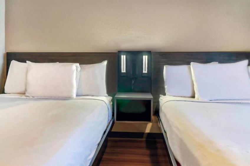 2 Full Beds  Mini Fridge - foto 8