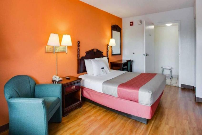 1 King Bed  Non-Smoking - foto 4