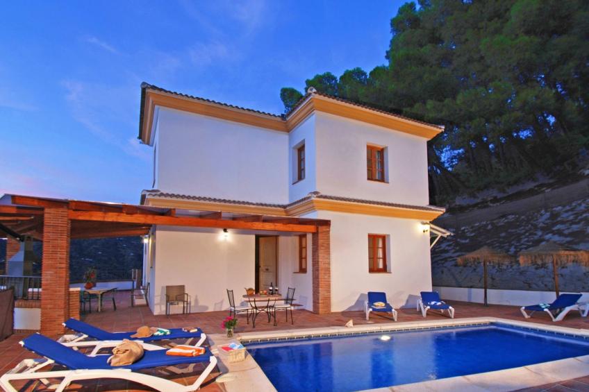 Villa Los Pinos, Beheizter Pool, Wifi, AC, BBQ