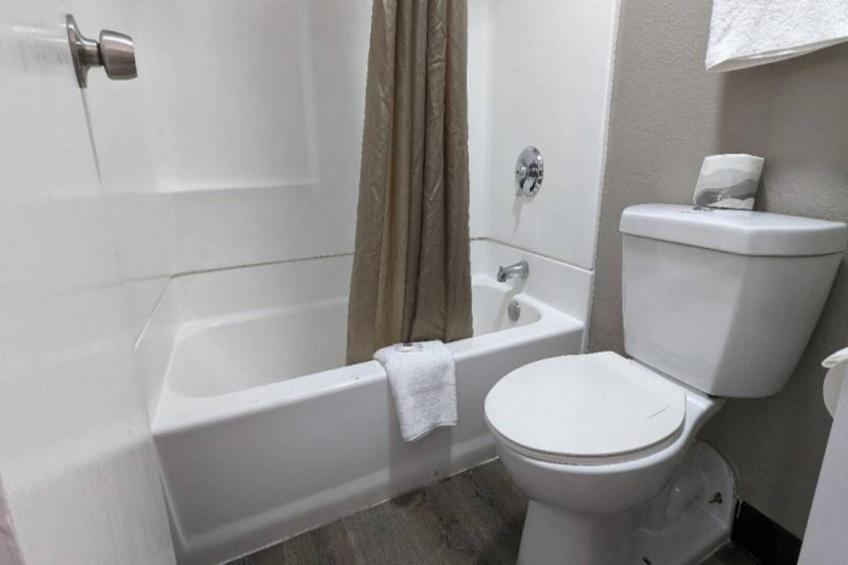 2 Full Beds  ADA/Tub - foto 10