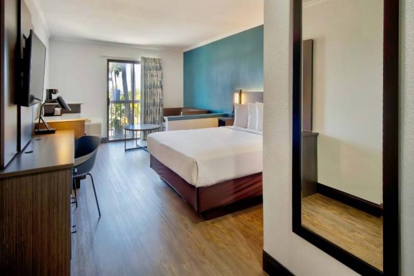 1 King Bed  Suite Non-Smoking Sofa-Bed - foto 9