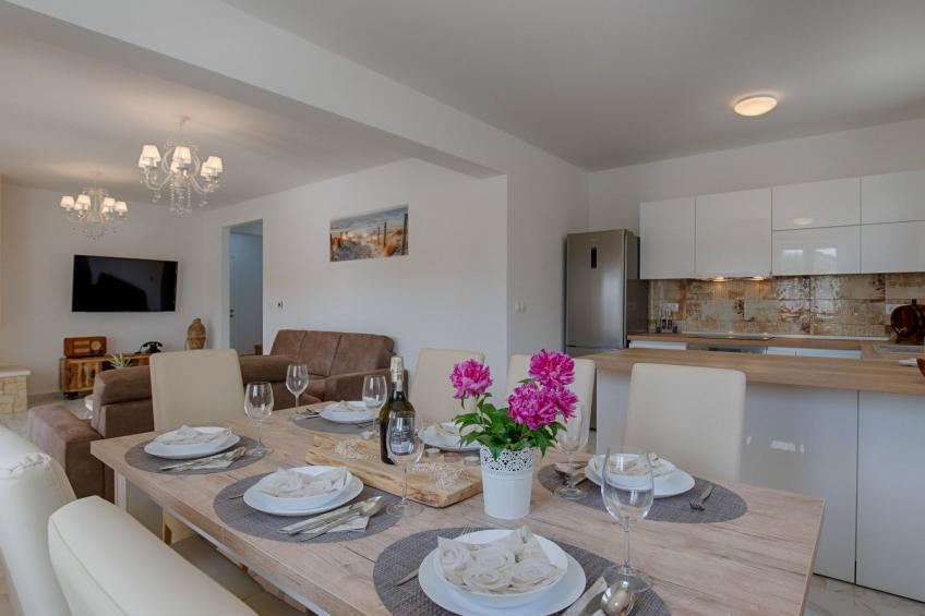 Haus in Pinezići mit privatem Pool - foto 19