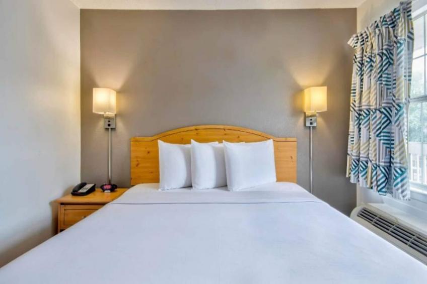 1 QUEEN BED  NON-SMOKING - foto 10