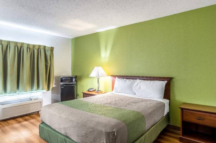 1 King Bed  Non-Smoking Micfridge - foto 7