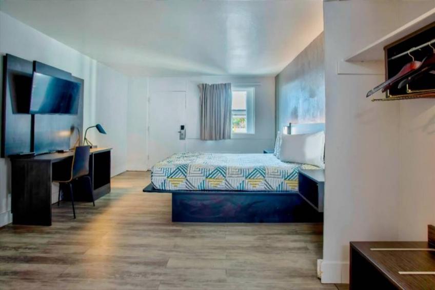 1 Full Bed  Non-Smoking Micfridge - foto 14