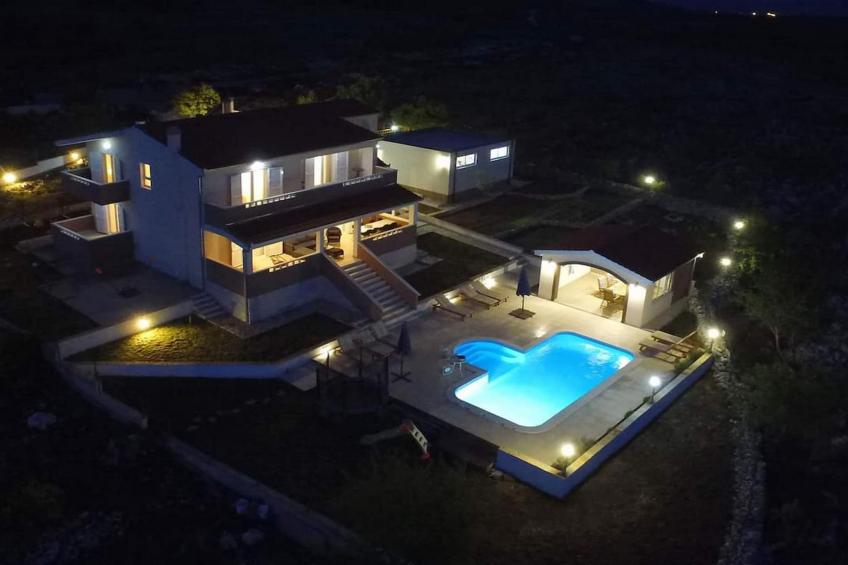 Peaceful Escape with Mountain Views, Heated Pool and Modern Amenities in Radošić - Four Bedroom Villa - foto 20