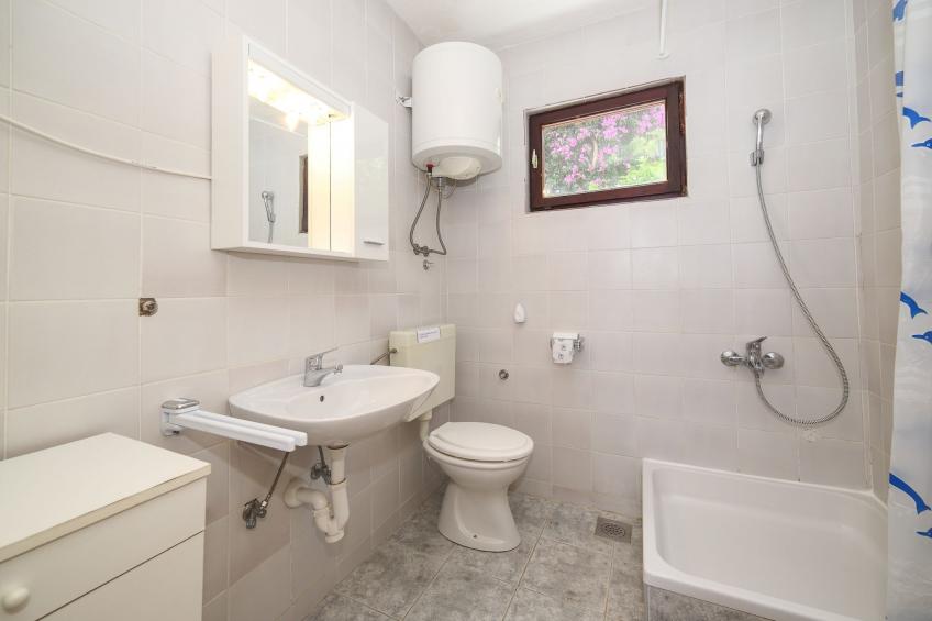 Cozy Beachfront Holiday Home Slatine - Five Bedroom Holiday Home with Terrace and Sea View - foto 11