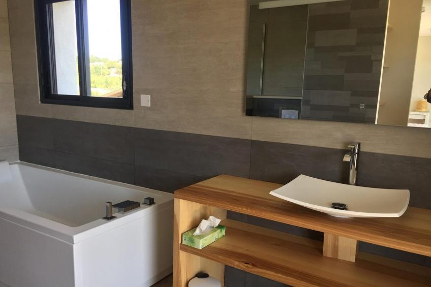 Belle maison avec piscine à débordement chauffée - foto 26