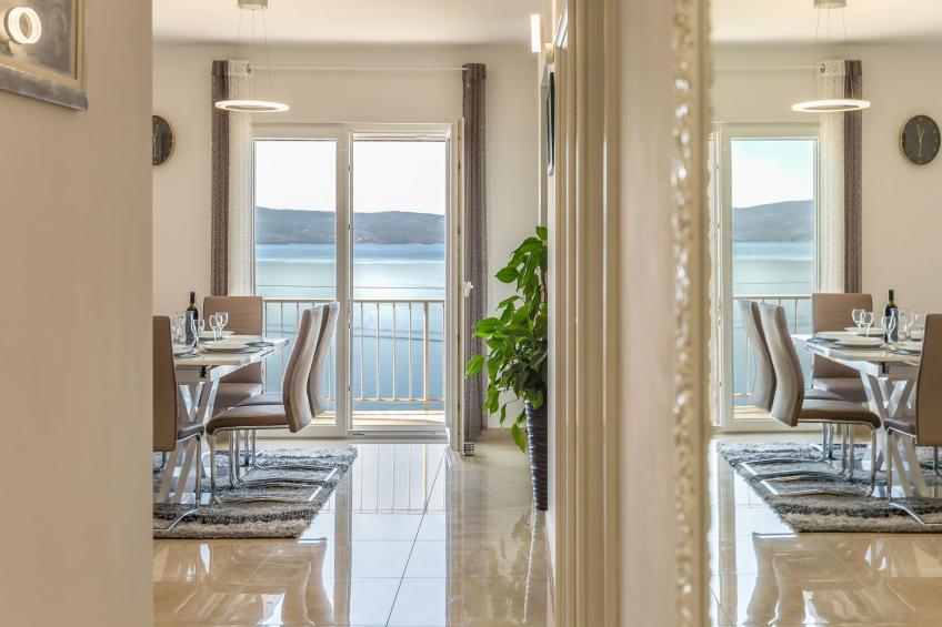 Große Wohnung in Omiš mit Möbliertem Balkon - foto 23
