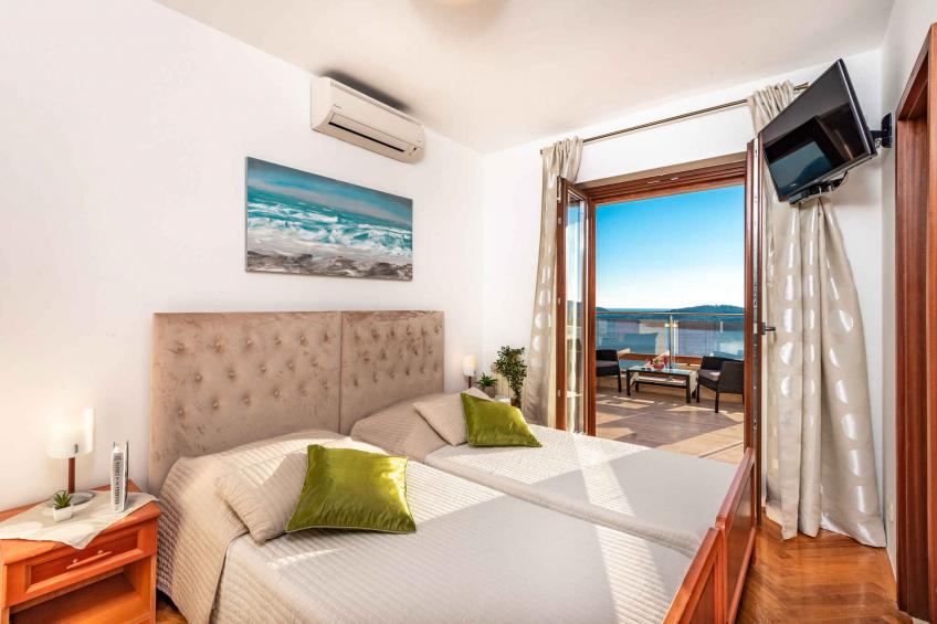 Holiday home with air conditioning, pool and sea view in Orašac - BF-NJH63 - foto 42