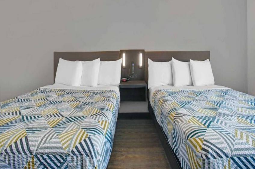 2 Queen Beds Nsmk Mini Fridge - foto 7