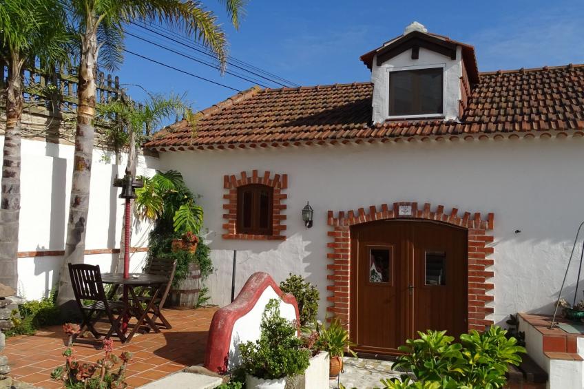 Gemütliches Ferienhaus mit großem Gemeinschaftspool und Garten