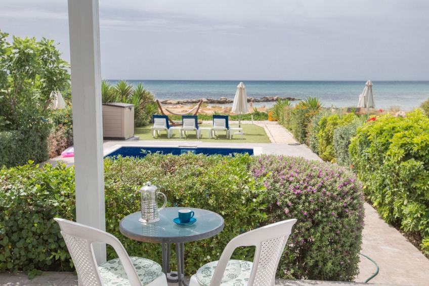 Moderne, geräumige Villa am Strand mit Pool - foto 4