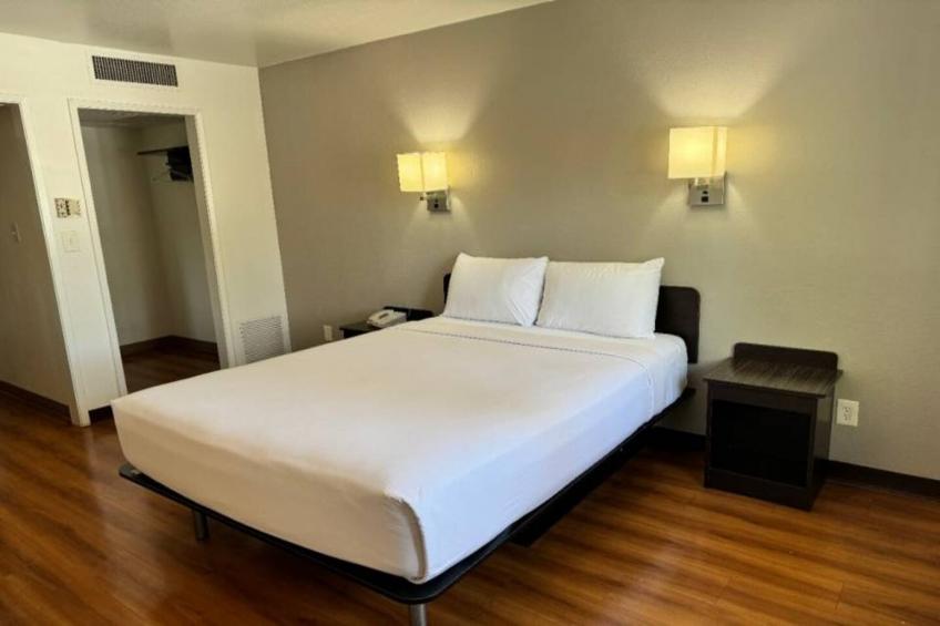 1 QUEEN BED - foto 24