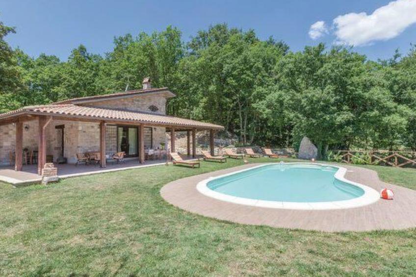 Bauernhaus im grünen Sannio mit Schwimmbad