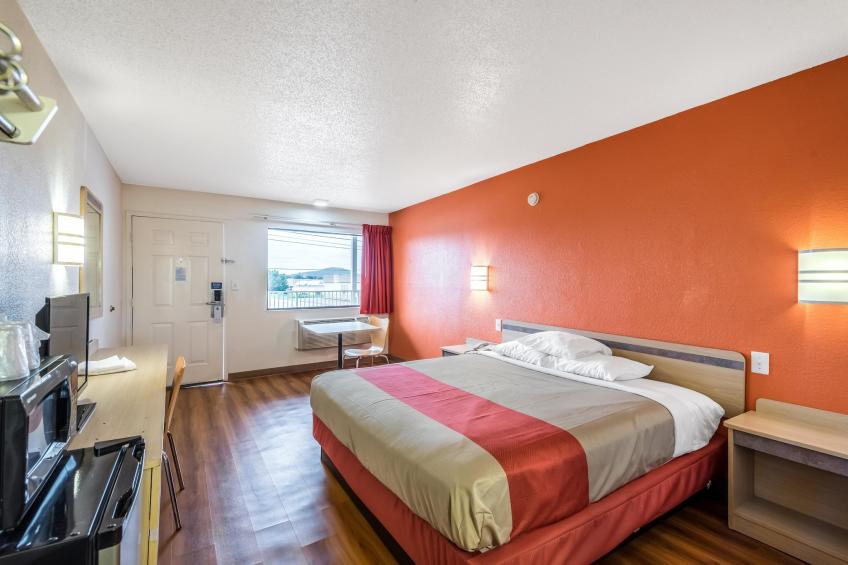 1 King Bed  Non-Smoking - foto 2