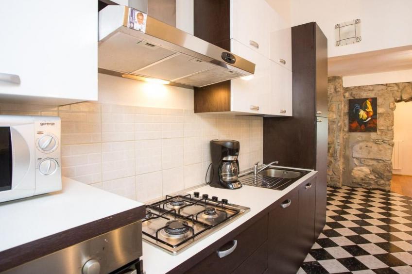 Haus mit modernem Interieur und einer alten Taverne - foto 8