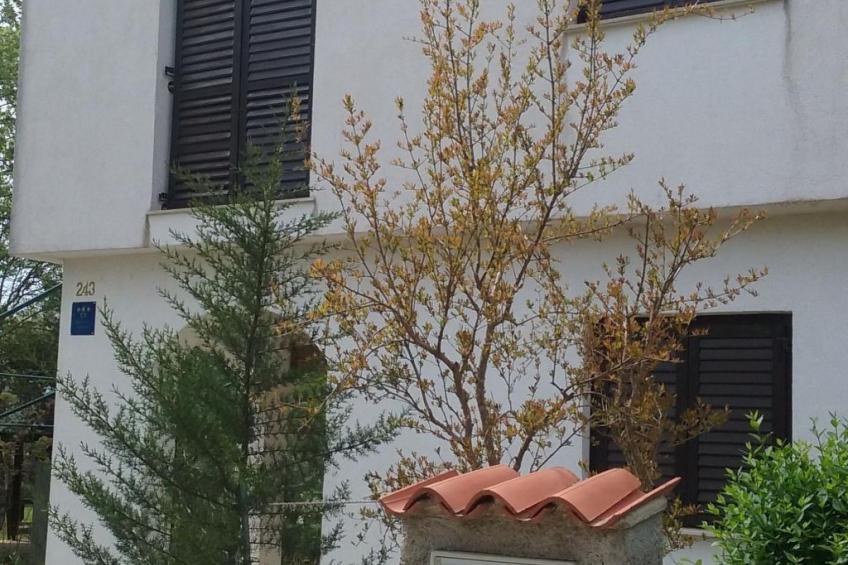 in Pavićini mit Grill, Terrasse und Garten - foto 15