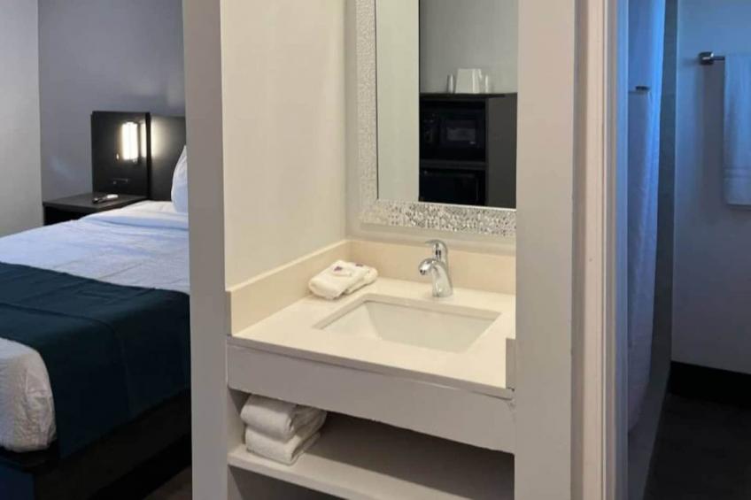 Motel 6 Williams, AZ – Downtown – Grand Canyon_1 King Bed | Non-Smoking, Micfridge_US_FGS010 - foto 4