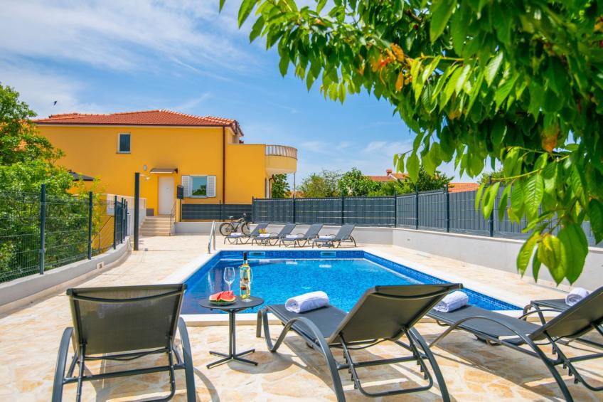 Villa "Mile" mit beheiztem Pool, Grill und Terrasse - foto 2