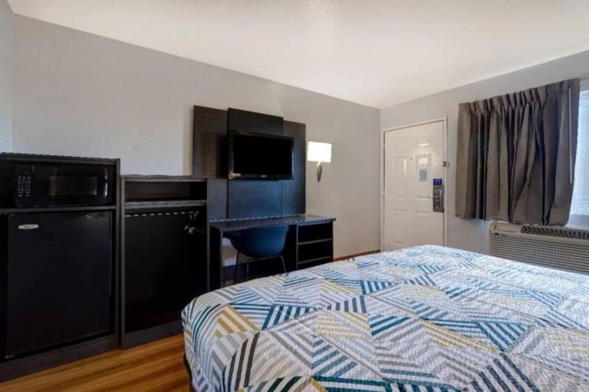 1 King Bed  Non-Smoking Micfridge - foto 12